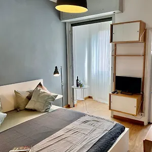 Cozy 3 Km Away From Duomo Appartement Milan